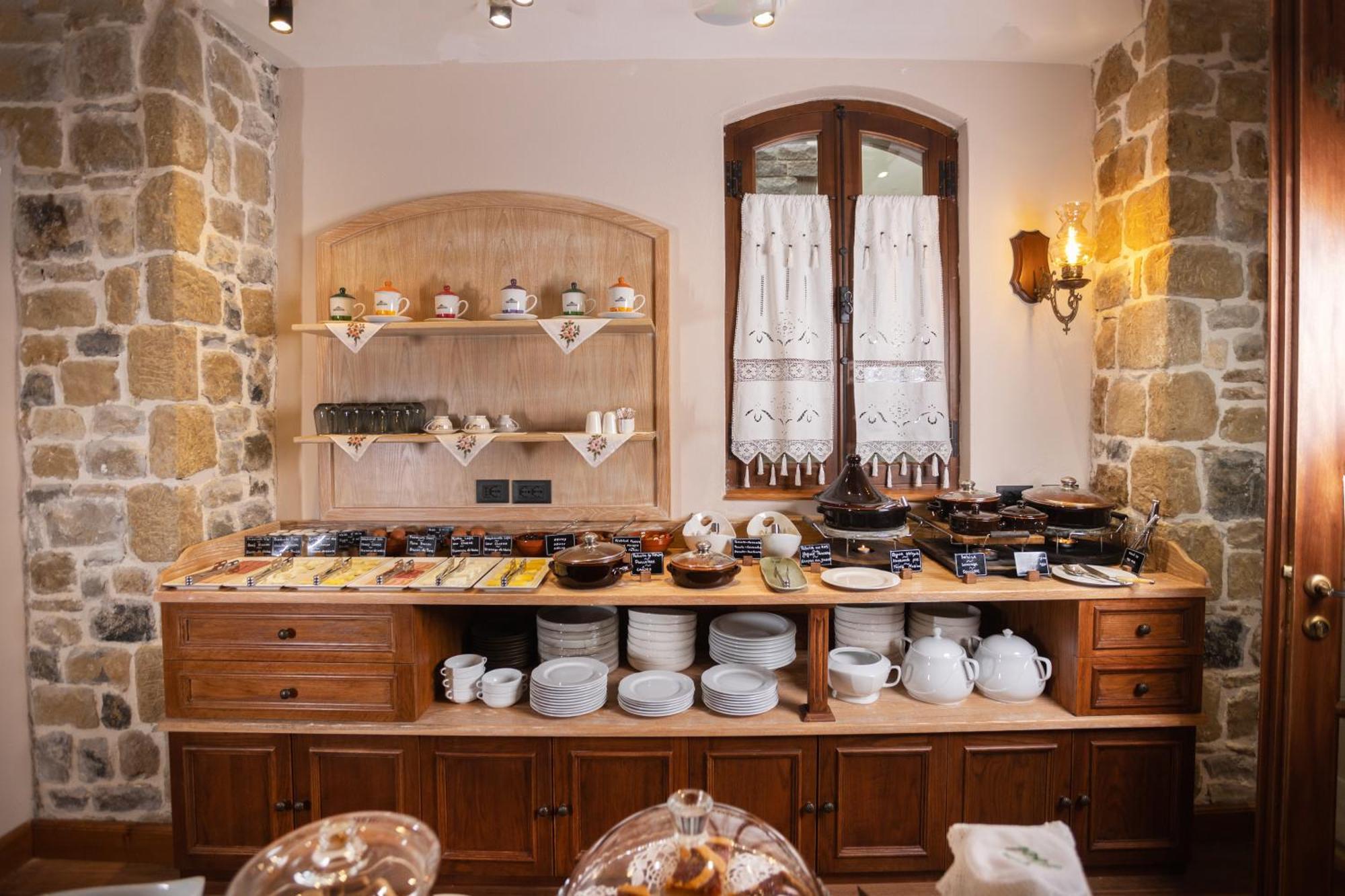 Vila Ebel Hotel Pool & Spa Корча Екстер'єр фото