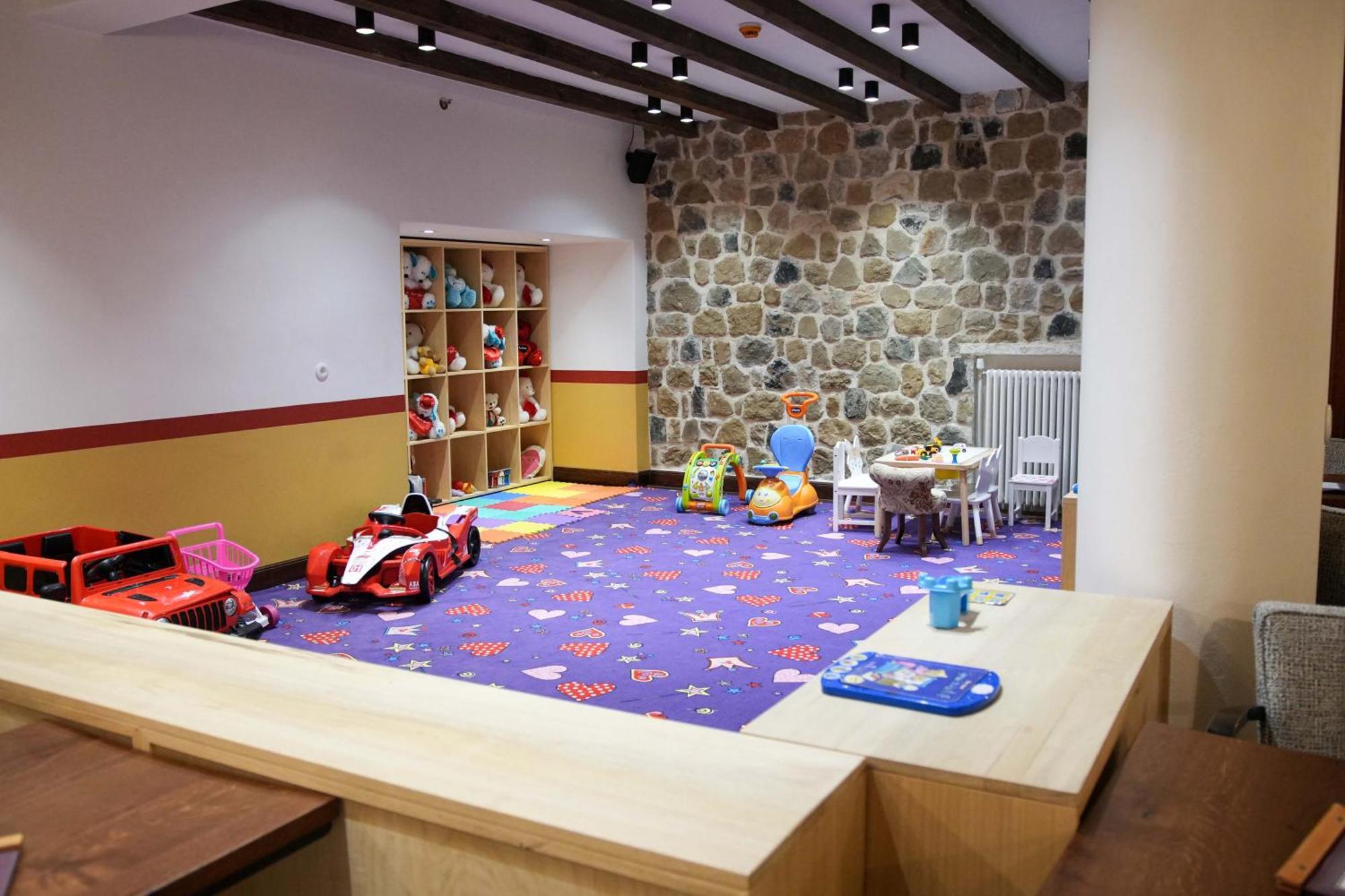 Vila Ebel Hotel Pool & Spa Корча Екстер'єр фото